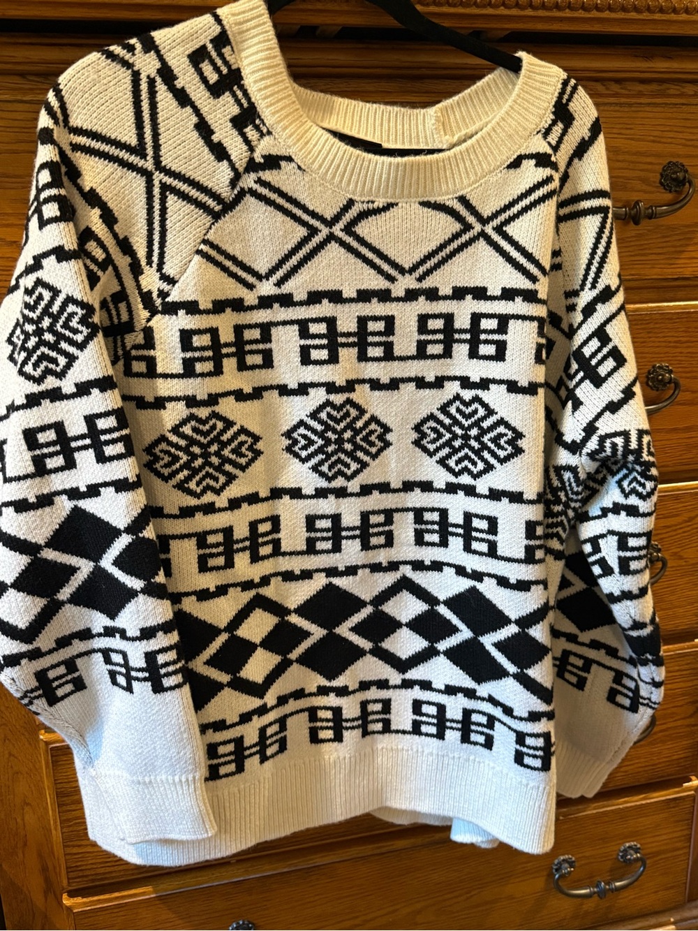 Classic Black & White Patterned Women's Sweater Size 22/24